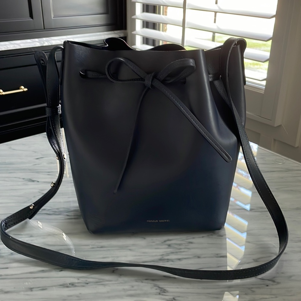 Mansur Gavriel size bucket bag